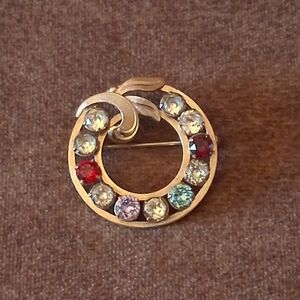 VAN DELL VINTAGE 1960'S 12K G.F. MOTHERS WREATH BIRTHSTONES BROOCH/PIN.